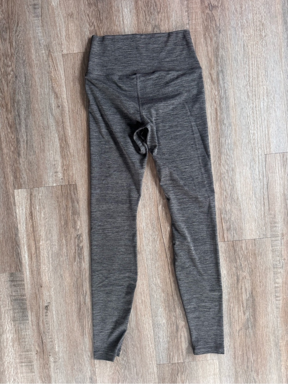 Amazon Essentials Women's Gray High-Waist Leggings - Picture 4 of 5